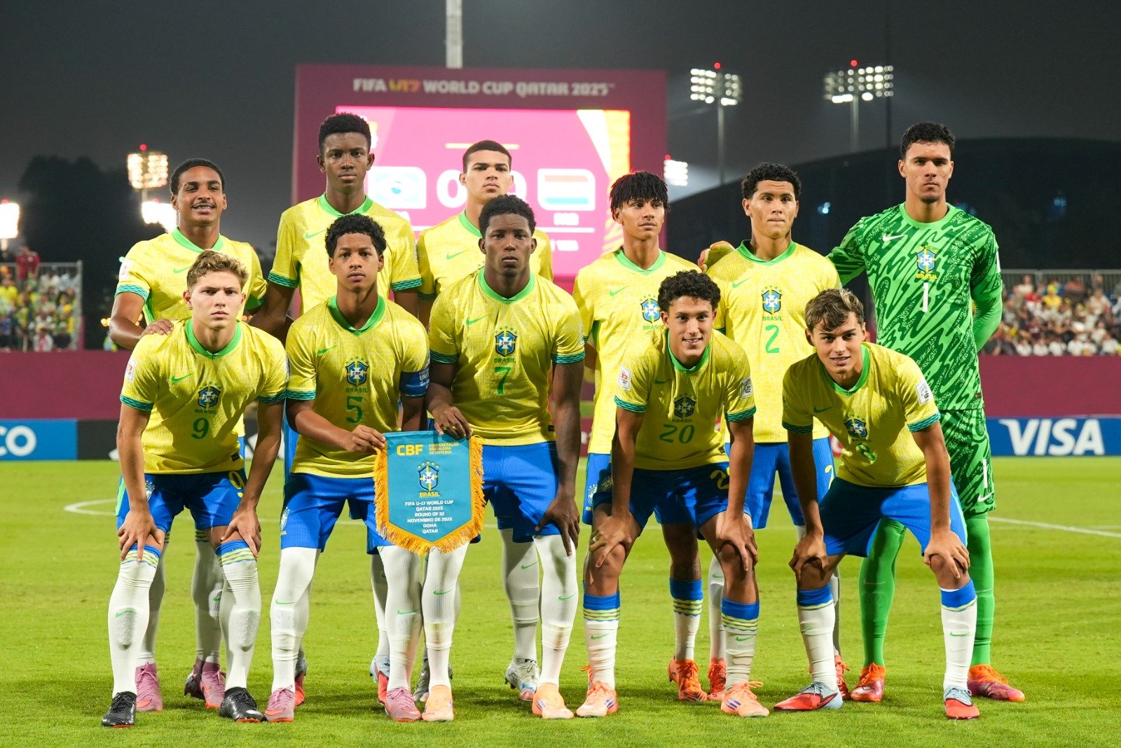 Jogadores da Seleção Brasileira Sub-17 posam para foto (foto: Nelson Terme/CBF)