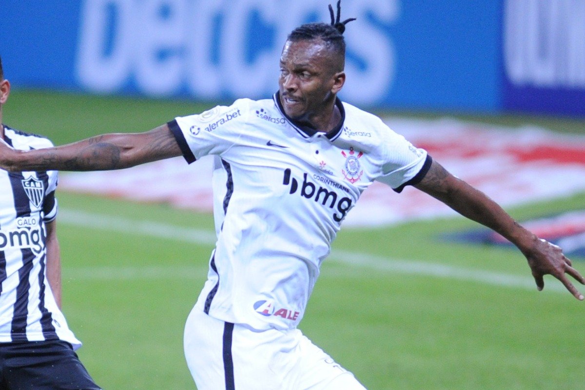 Jô em campo pelo Corinthians contra o Atlético em 2020 (foto: Alexandre Guzanshe/EM - 13/8/2020)