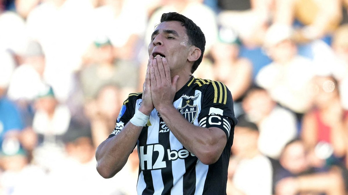 Junior Alonso, zagueiro do Atlético (foto: JUAN MABROMATA / AFP)