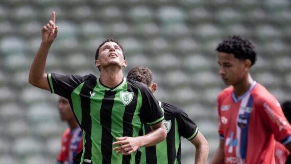 Vitória sobre o Boston City deu ao América o título do Mineiro Sub-15 (foto: Otávio Silva/FMF)