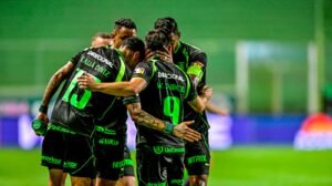 Jogadores do América em partida pela Série B - Crédito: 