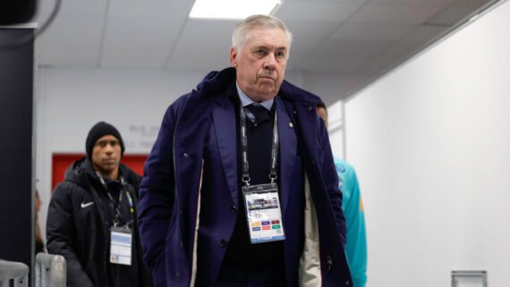 Carlo Ancelotti antes do jogo do Brasil contra a Tunísia (foto: Rafael Ribeiro/CBF)