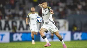 Arana em ação pelo Atlético contra o Bragantino - Crédito: 