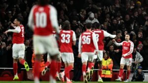 Jogadores do Arsenal comemoram gol  - Crédito: 