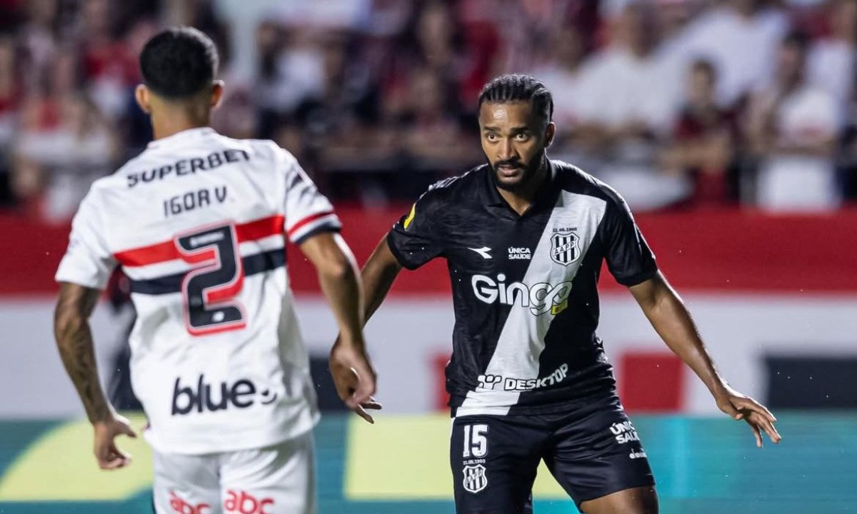 Artur, lateral-esquerdo que estava na Ponte Preta (foto: Reprodução)