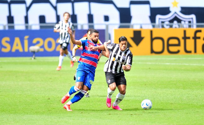 Atlético e Fortaleza em duelo em 2021 (foto: Ramon Lisboa/EM/D.A Press)