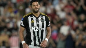 Hulk lamenta pênalti perdido em Lanús x Atlético - Crédito: 