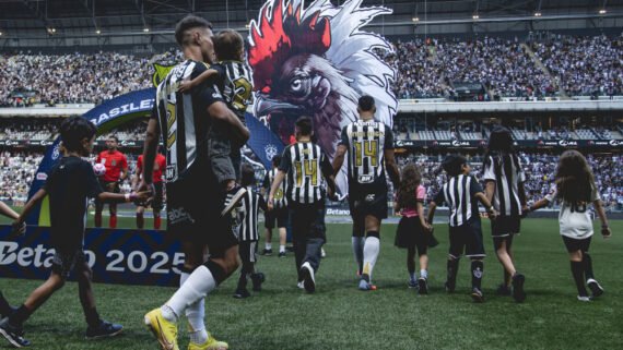 Jogadores do Atlético em entrada para partida na Arena MRV (foto: Pedro Souza/Atlético)