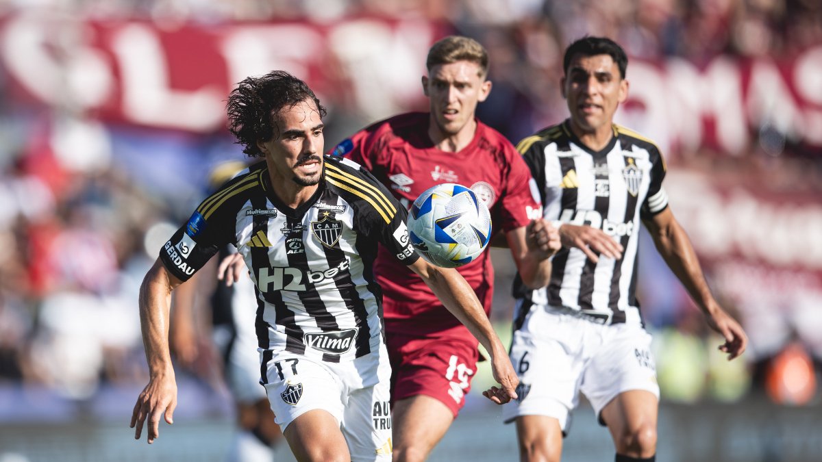 Lance da final da Sul-Americana, entre Lanús e Atlético - (foto: Pedro Souza/Atlético)