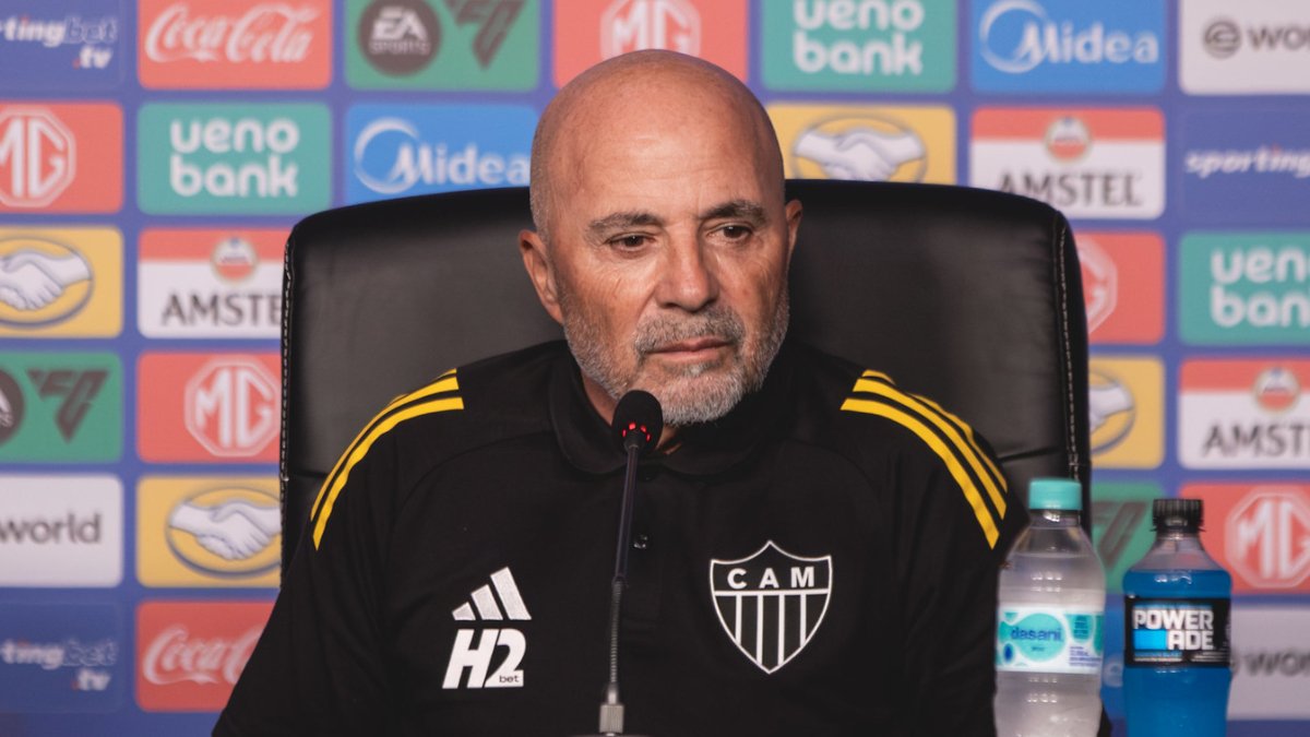 Sampaoli durante entrevista coletiva pelo Atlético (foto: Pedro Souza/Atlético)