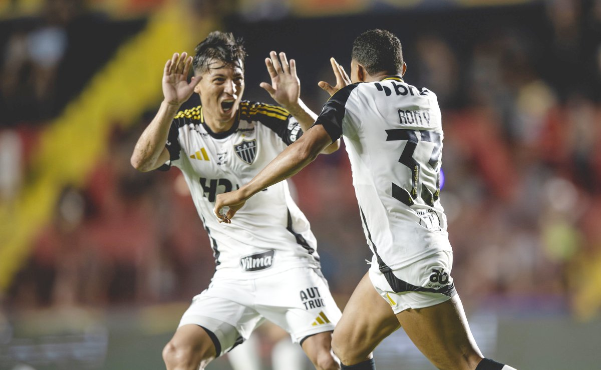 Jogadores do Atlético comemoram gol sobre o Sport pelo Brasileiro (foto: Pedro Souza/Atlético)