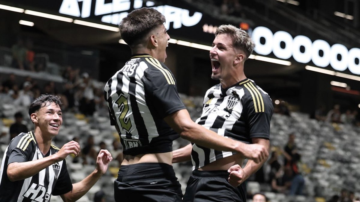 Jogadores do time sub-20 do Atlético comemoram gol na Arena MRV (foto: Divulgação/Atlético)