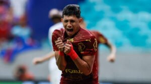 Erick Pulga comemora gol pelo Bahia - Crédito: 