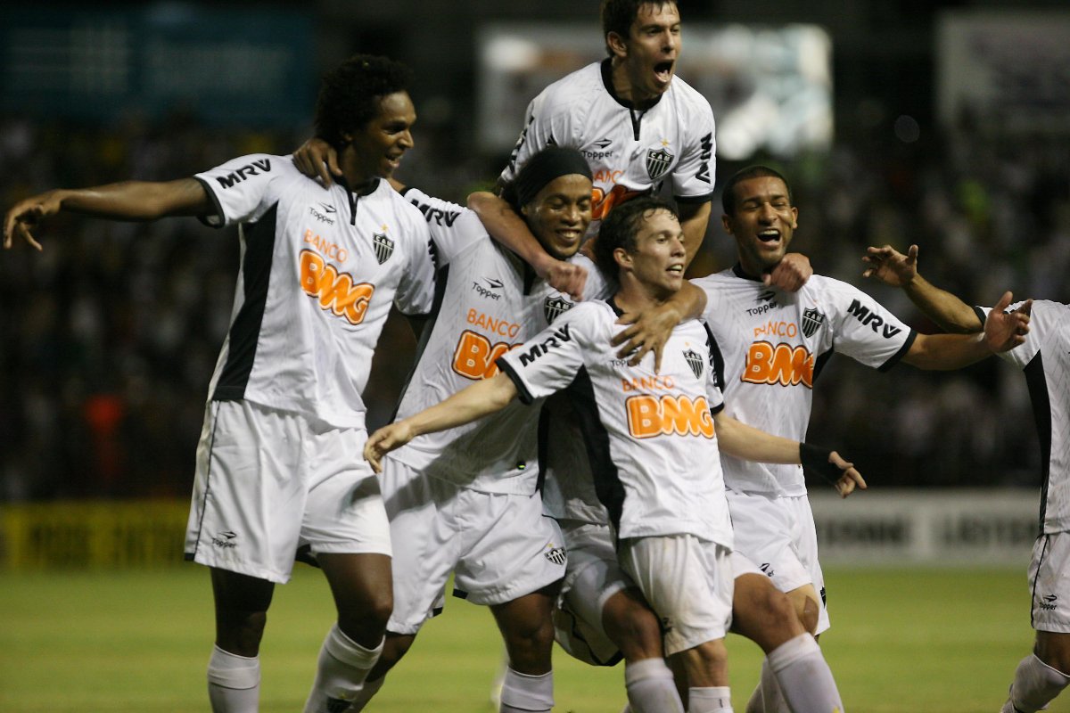 Bernard comemora atuação mágica contra o Sport pelo Atlético, em 2012 - (foto: Otávio de Souza/Futura Press)