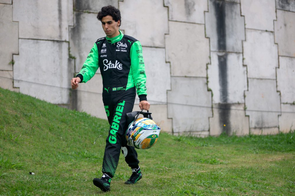 Gabriel Bortoleto deixa o GP de São Paulo (foto: Miguel Schincariol/AFP)