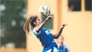 Gaby Soares, meio-campista, renovou contrato com o Cruzeiro até o fim de 2027 - Crédito: 