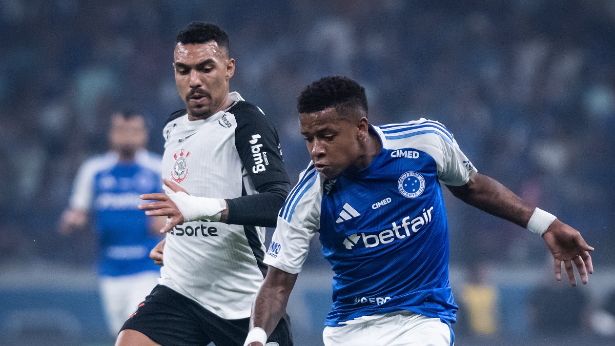 Lance de jogo entre Cruzeiro e Corinthians no Mineirão (foto: Gustavo Aleixo/Cruzeiro - 23/11/2025)