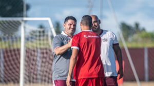 Eduardo Barroca continuará no comando do CRB - Crédito: 