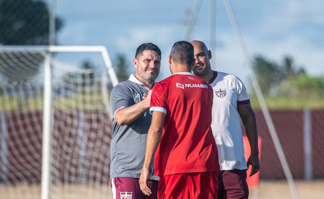 Eduardo Barroca continuará no comando do CRB (foto: Francisco Cedrim/CRB)