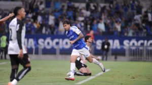 Kaio Jorge marcou os dois primeiros gols do Cruzeiro na vitória por 3 a 0 sobre o Corinthians - Crédito: 