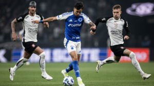 Cruzeiro e Corinthians se enfrentam pela 35ª rodada do Brasileiro neste domingo (23/11), no Mineirão - Crédito: 