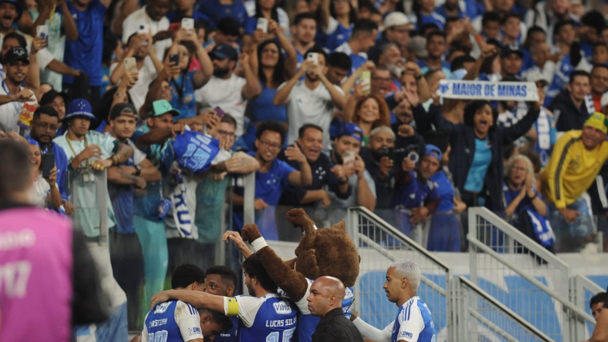 Mineirão, em Belo Horizonte, recebeu embate entre Cruzeiro e Corinthians, pela 35ª rodada do Brasileiro (foto: Alexandre Guzanhe/EM/D.A. Press)