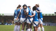 Jogadoras do Cruzeiro celebrando gol sobre o América na final do Mineiro Feminino (foto: Gustavo Martins/Cruzeiro)