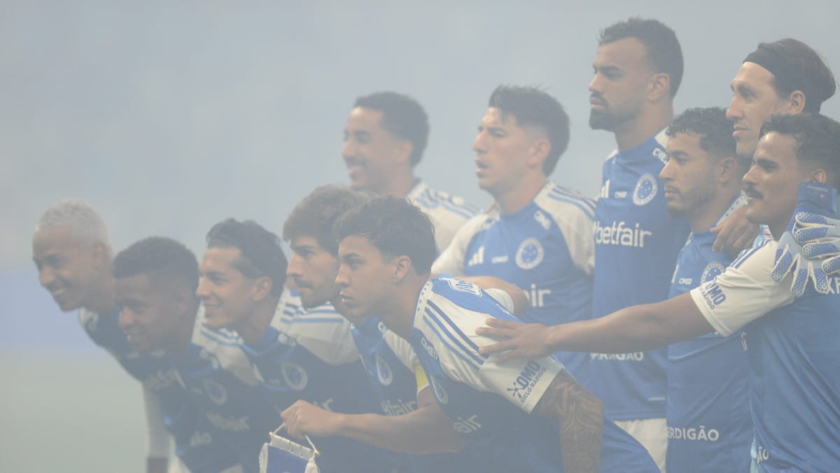 Time titular do Cruzeiro no embate com o Corinthians, pela 35ª rodada do Brasileiro (foto: Alexandre Guzanshe/EM/D.A. Press)