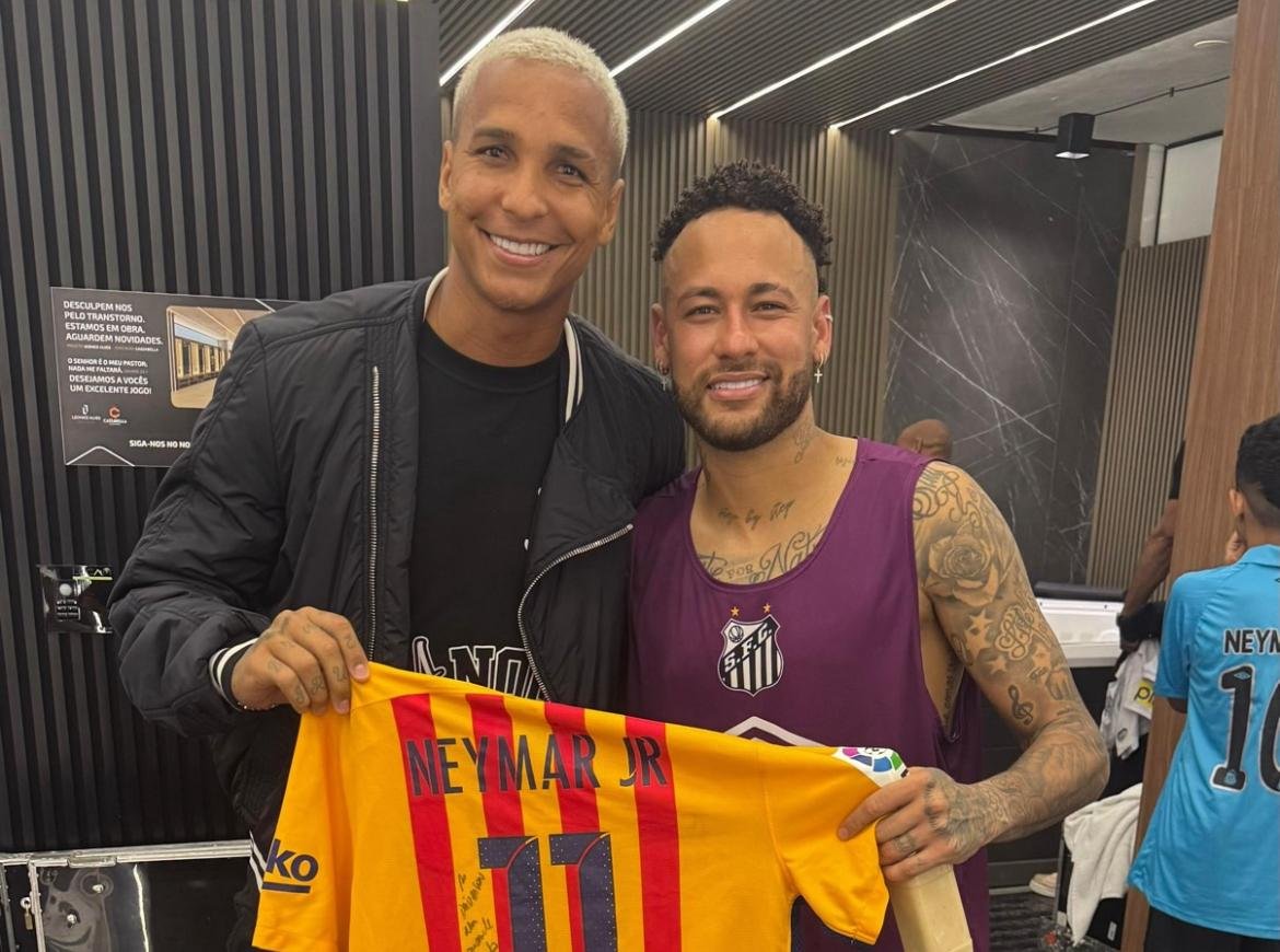 Deyverson e Neymar posaram para foto juntos (foto: Reprodução/Instagram)