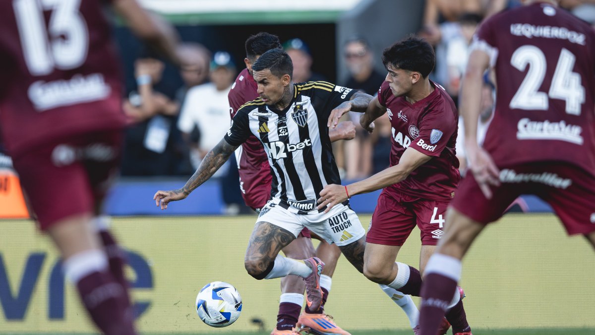Atlético perde chances, é batido pelo Lanús nos pênaltis e amarga vice da Sul-Americana
