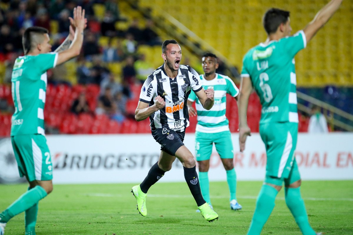 Atlético, do zagueiro Réver, eliminou o La Equidad na Sul-Americana 2019 (foto: Bruno Cantini / CAM)