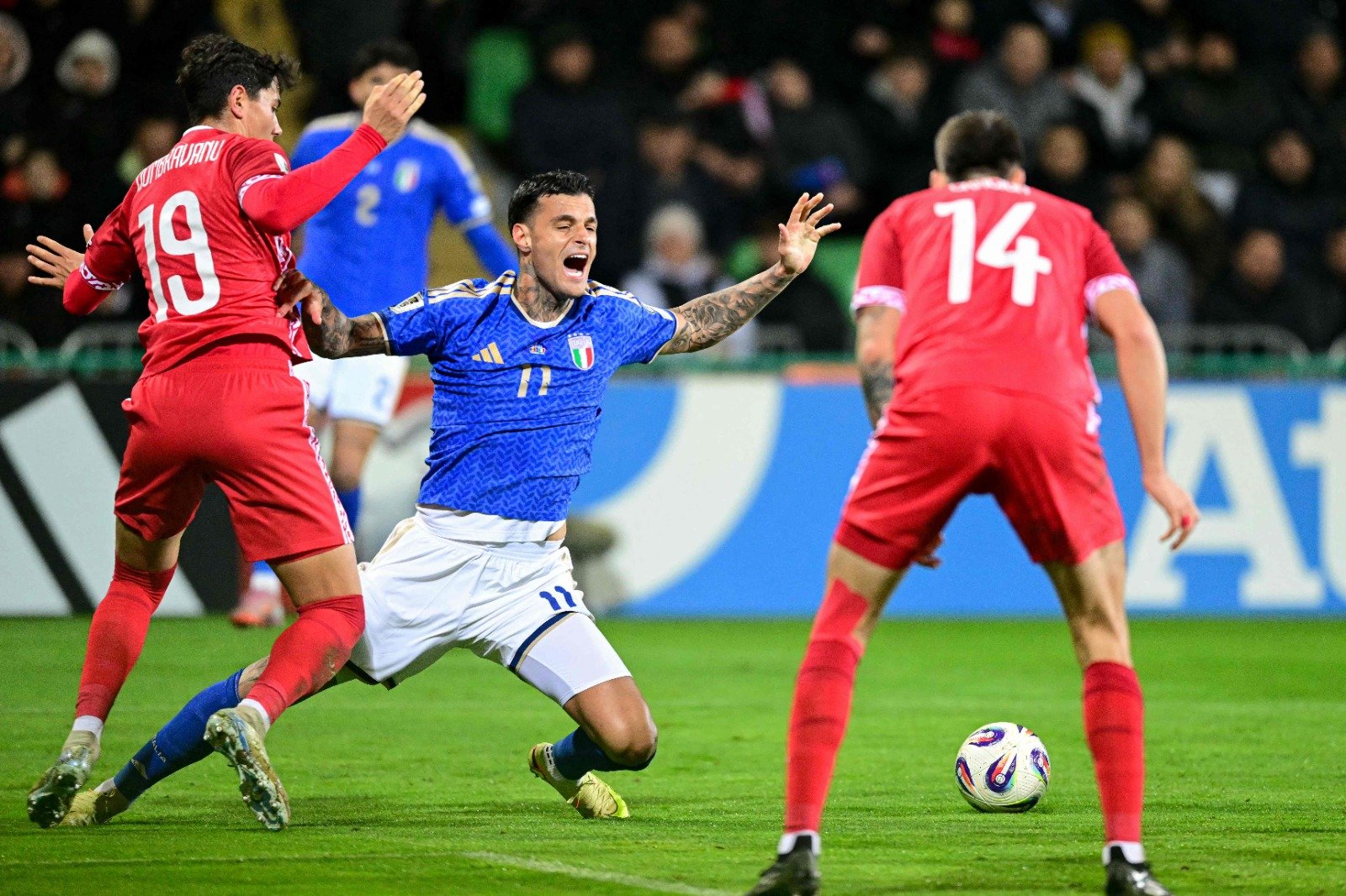 Lance do jogo entre Moldávia e Itália, pelas Eliminatórias (foto: Daniel Mihailescu/AFP)