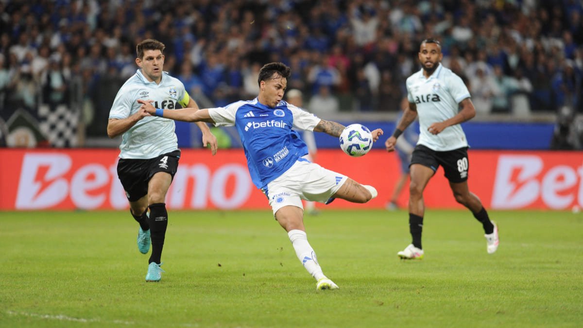 Cruzeiro e Grêmio se enfrentam nesta quarta-feira (5/11), às 20h, na Arena, pela 32ª rodada do Brasileiro (foto: Alexandre Guzanshe/EM/D.A. Press)