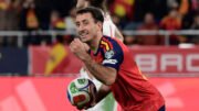 Oyarzabal comemora gol da Espanha (foto: CRISTINA QUICLER / AFP)