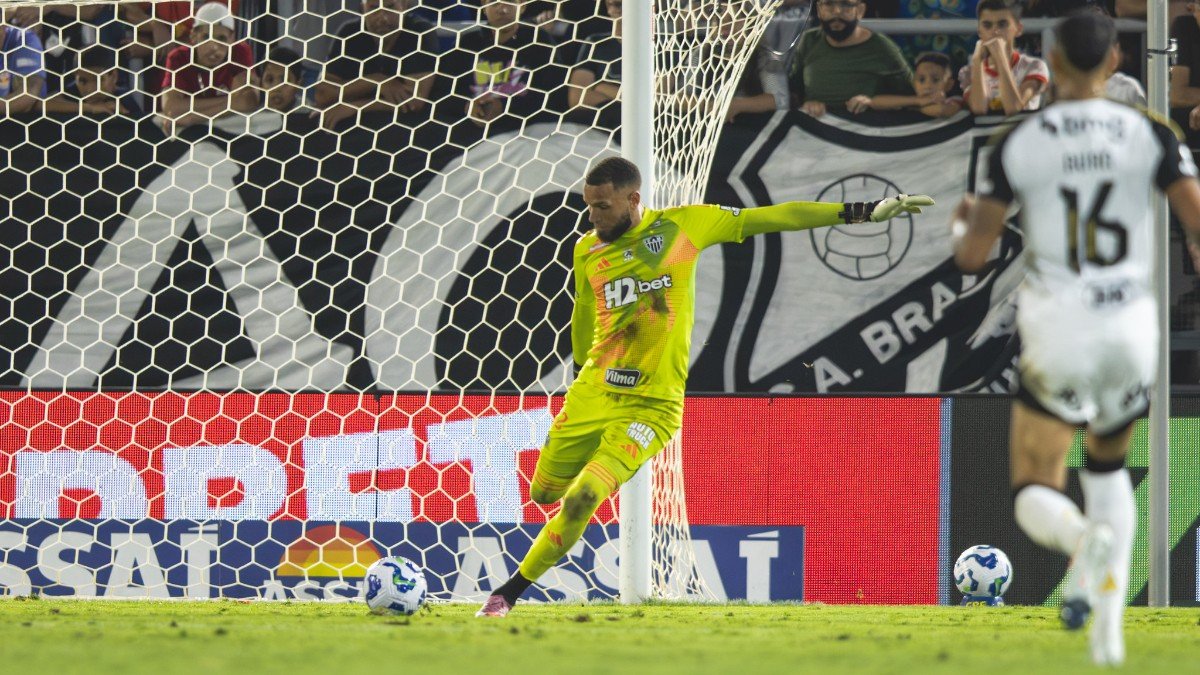 Everson em ação pelo Atlético contra o Red Bull Bragantino, no Brasileiro (foto: Pedro Souza / Atlético)