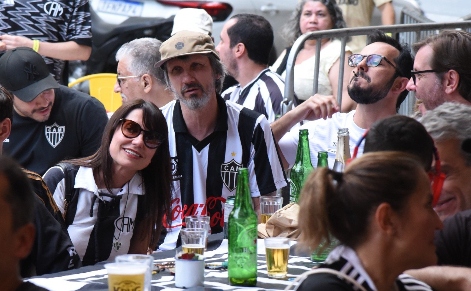 Fred Melo Paiva assiste à final da Sul-Americana em bar no Bairro Funcionários