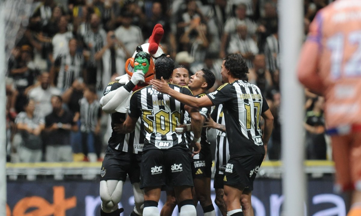 Hulk em comemoração do gol diante do Fortaleza, na Arena MRV - (foto: Alexandre Guzanshe/EM DA Press)