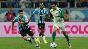Lance do jogo entre Grêmio e Palmeiras - Crédito: 
