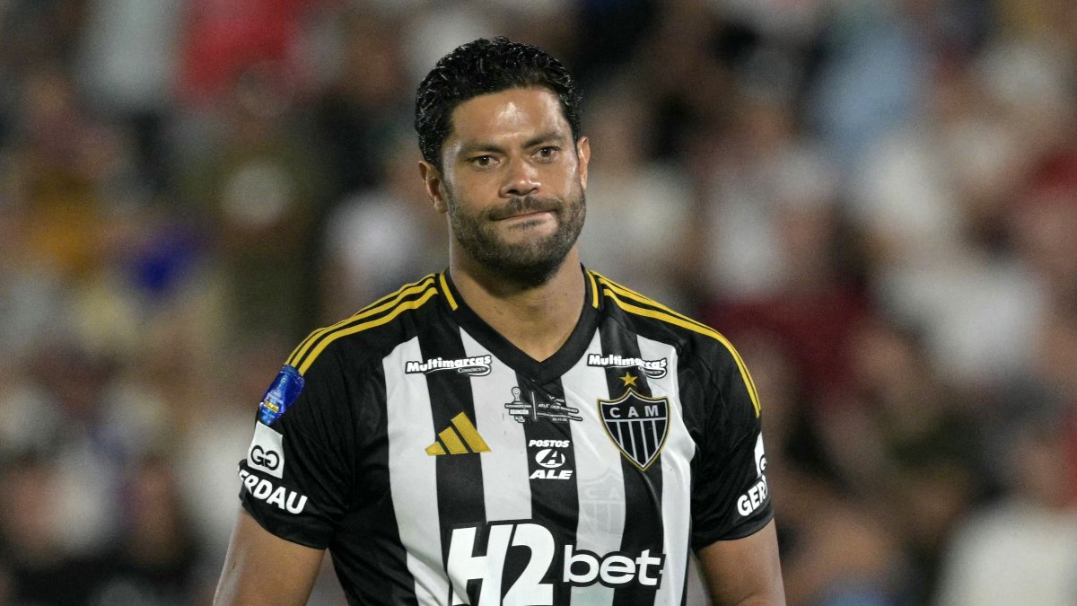 Hulk lamenta pênalti perdido pelo Atlético (foto: JUAN MABROMATA / AFP)