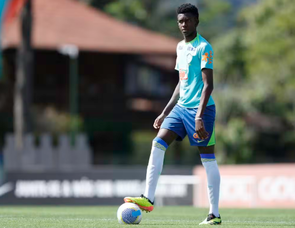 Vitor Hugo em treino da Seleção - (foto: Rafael RIbeiro/CBF)