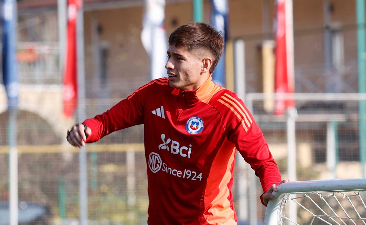 Ivan Román, zagueiro do Atlético, durante treinamento da Seleção Chilena (foto: Divulgação/X/LaRoja)