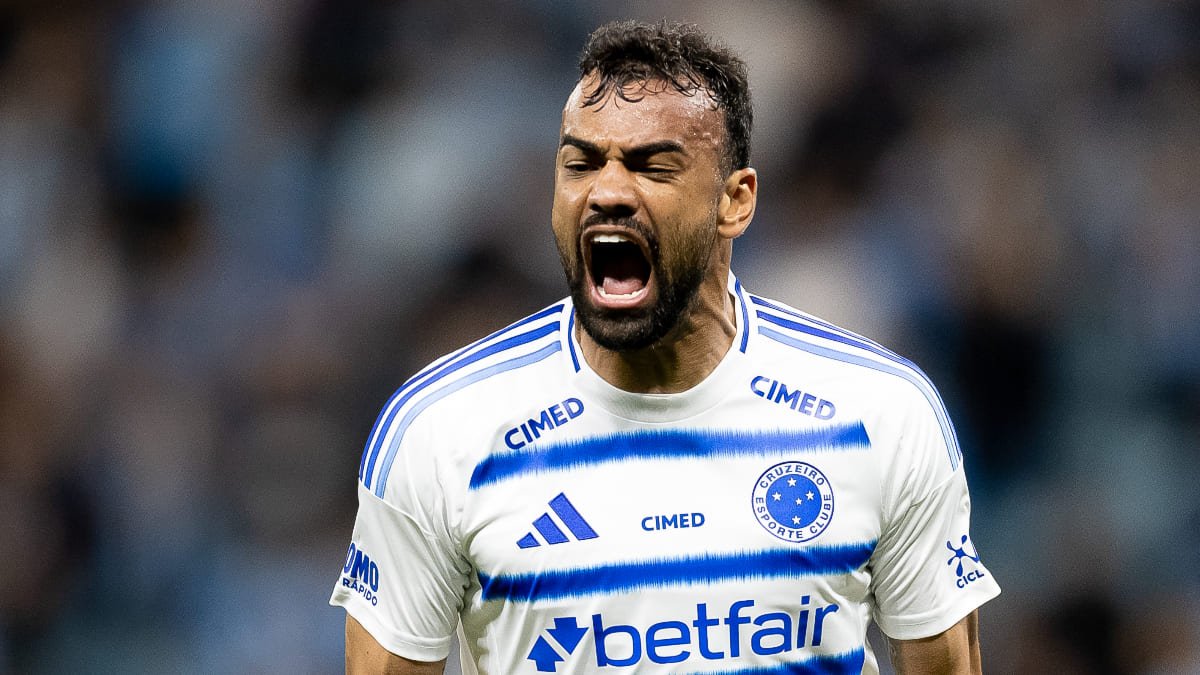 Fabrício Bruno, zagueiro do Cruzeiro, celebra gol diante do Grêmio (foto: Lucas Bubols/Cruzeiro)