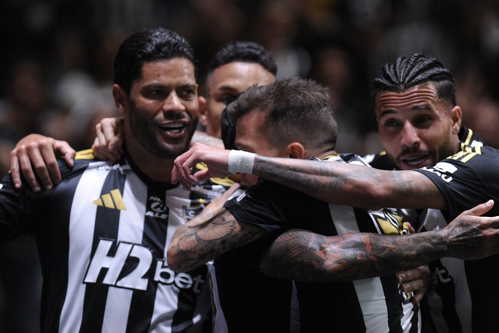 Jogadores do Atlético comemoram gol na Arena MRV (foto: Alexandre Guzanshe/EM/DA.Press)