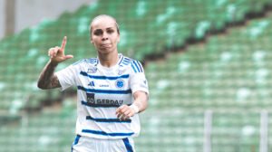 Lelê, atacante do Cruzeiro, e tradicional comemoração - Crédito: 