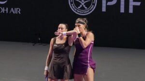 Luisa Stefani e Time Babos na derrota na final do WTA Finals - Crédito: 
