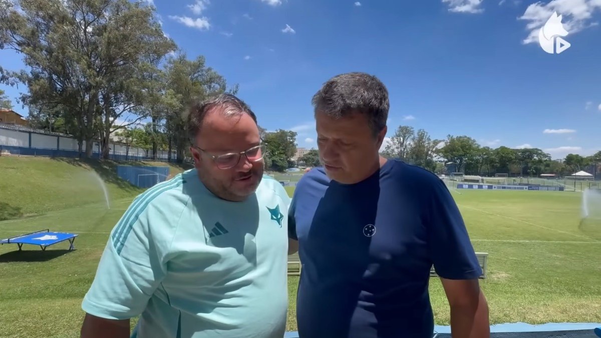 Fred Cascardo e Adilson Batista, diretor de futebol das categorias de base e coordenador geral das categorias inferiores do Cruzeiro, respectivamente (foto: Reprodução/TV Cruzeiro)