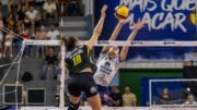 Nowicka em ação contra o Praia Clube em duelo da Superliga Feminina de Vôlei (foto: Bruno Sousa/Praia Clube)