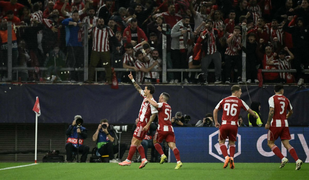 Olympiacos abriu o placar diante do Real Madrid (foto: Angelos Tzortzinis / AFP))