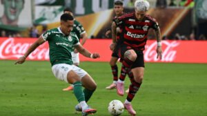 Lance do jogo entre Palmeiras e Flamengo pela final da Copa Libertadores de 2025 - Crédito: 