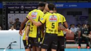Praia comemora ponto contra o Suzano na Superliga Masculina de Vôlei (foto: Divulgação/Suzano Vôlei)